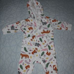 Infants Old Navy Hooded Long Sleeve Jump Suit with Snap Legs 3 to 6 months